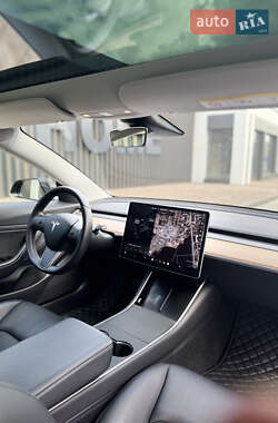 Седан Tesla Model 3 2019 в Виннице