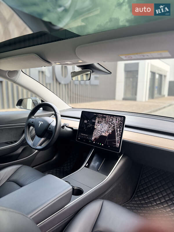 Седан Tesla Model 3 2019 в Виннице