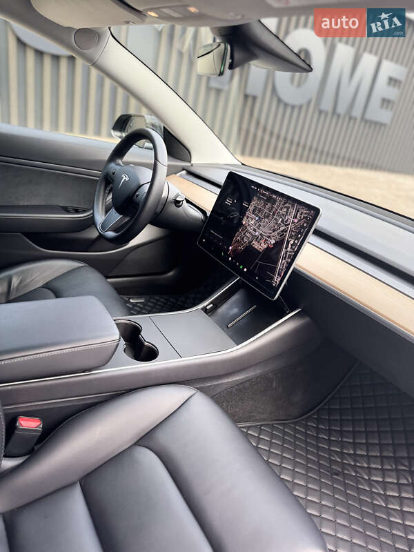 Седан Tesla Model 3 2019 в Виннице