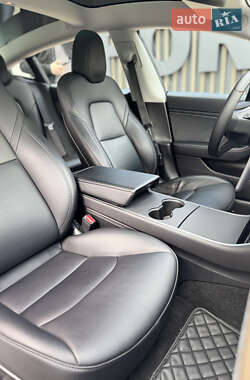 Седан Tesla Model 3 2019 в Виннице