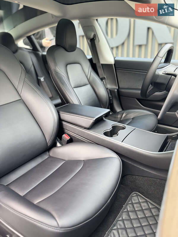 Седан Tesla Model 3 2019 в Виннице