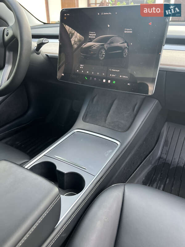 Седан Tesla Model 3 2022 в Ровно