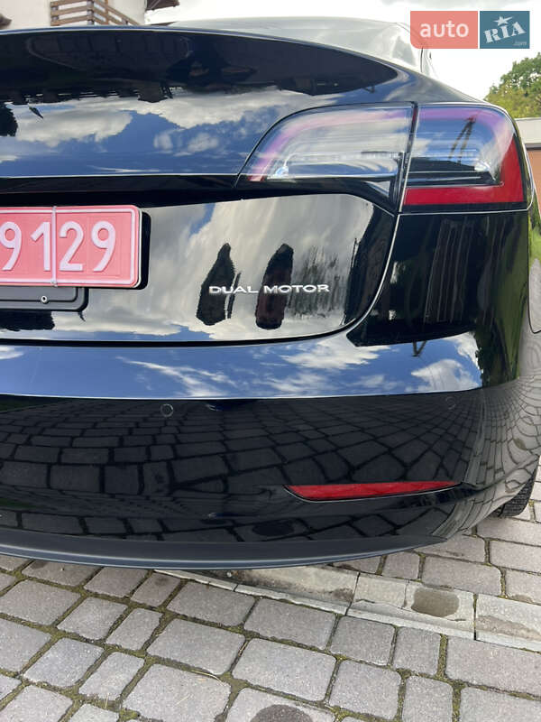 Седан Tesla Model 3 2022 в Ровно
