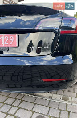 Седан Tesla Model 3 2022 в 