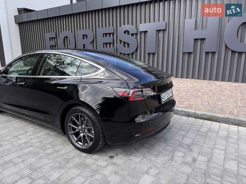 Седан Tesla Model 3 2019 в Виннице