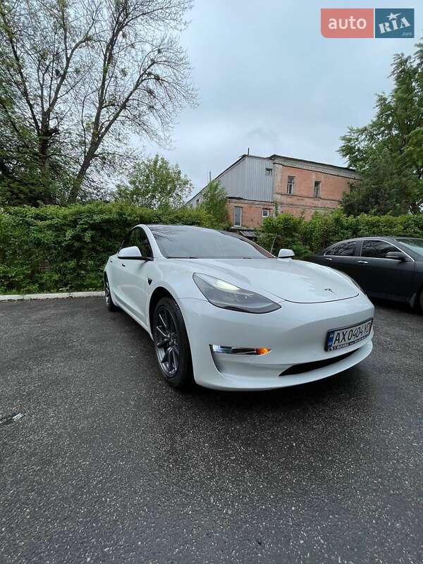 Седан Tesla Model 3 2021 в 