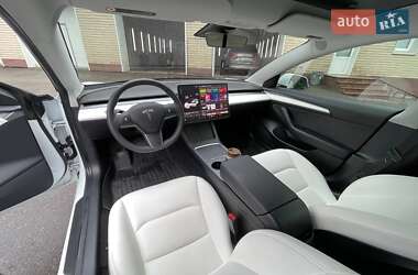 Седан Tesla Model 3 2021 в 