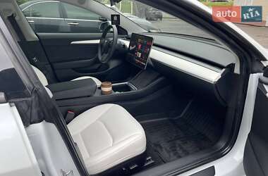 Седан Tesla Model 3 2021 в 