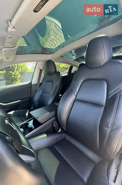 Седан Tesla Model 3 2019 в Ужгороді