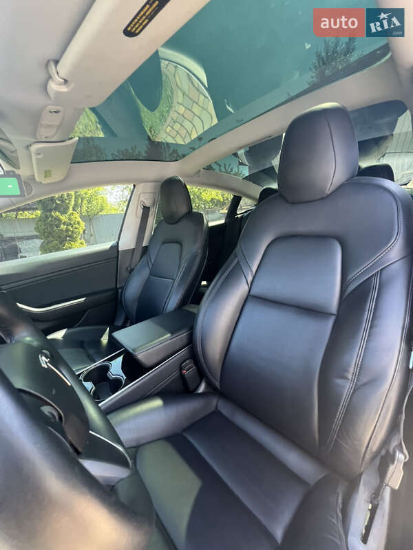 Седан Tesla Model 3 2019 в Ужгороде