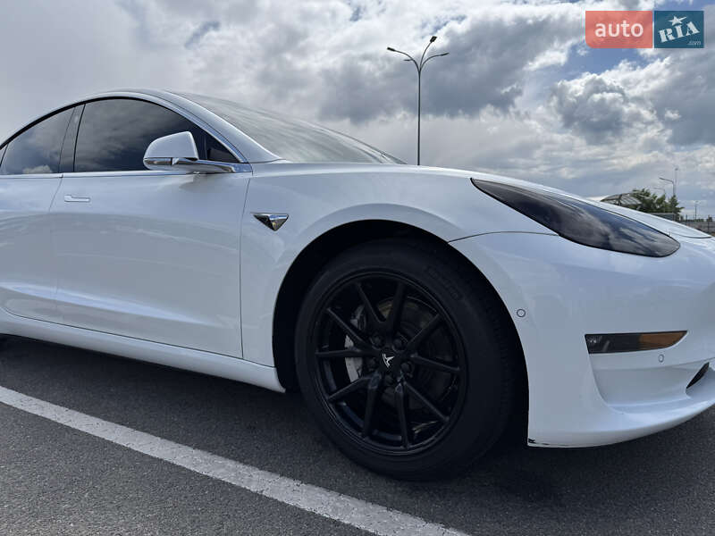 Седан Tesla Model 3 2019 в Києві