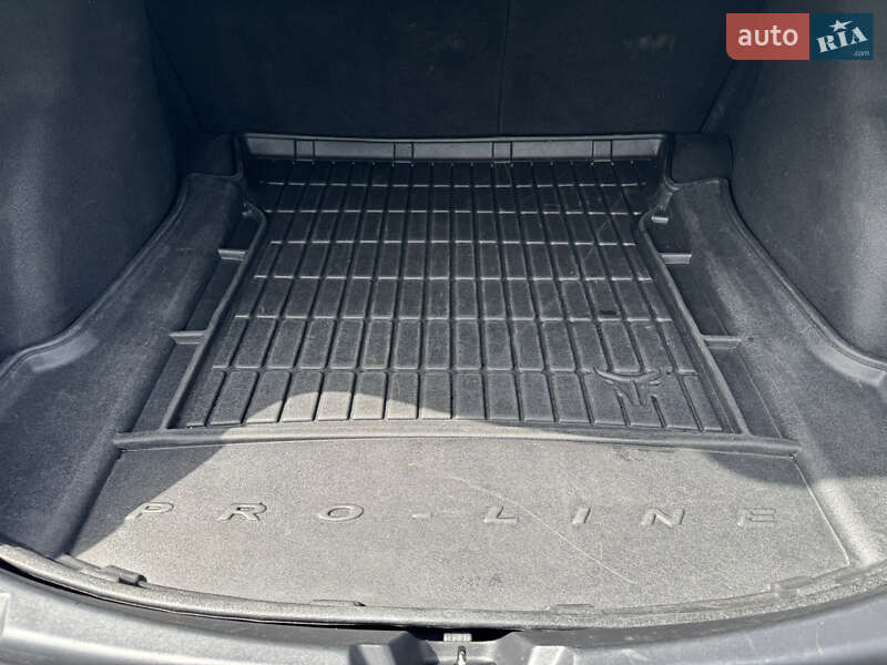 Седан Tesla Model 3 2019 в Києві