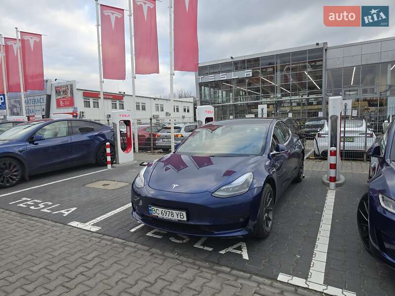 Седан Tesla Model 3 2020 в Львове