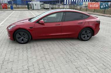 Седан Tesla Model 3 2022 в 