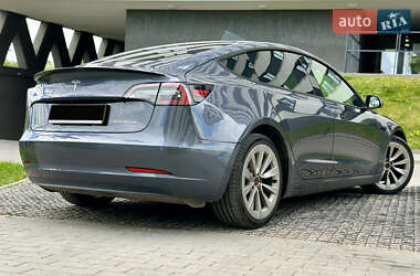 Седан Tesla Model 3 2022 в 