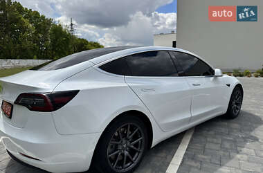 Седан Tesla Model 3 2020 в 