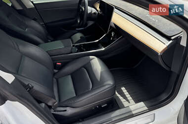 Седан Tesla Model 3 2020 в 