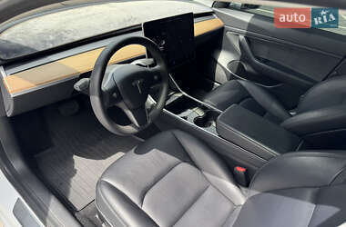 Седан Tesla Model 3 2020 в 