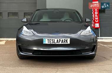 Седан Tesla Model 3 2023 в 