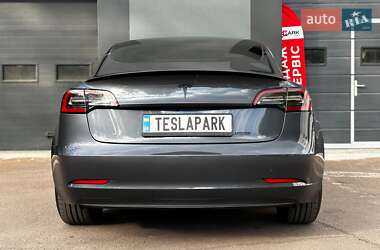 Седан Tesla Model 3 2023 в 