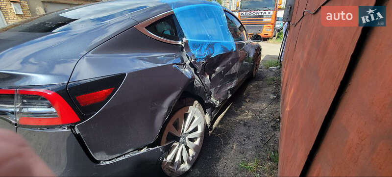 Седан Tesla Model 3 2018 в Києві