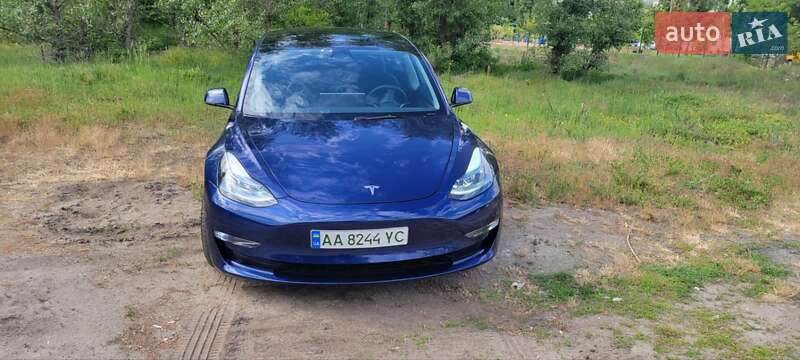 Седан Tesla Model 3 2023 в Киеве