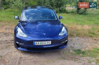 Седан Tesla Model 3 2023 в 
