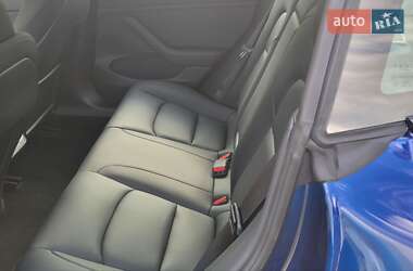 Седан Tesla Model 3 2023 в 