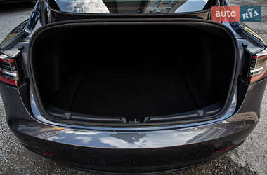 Седан Tesla Model 3 2022 в 