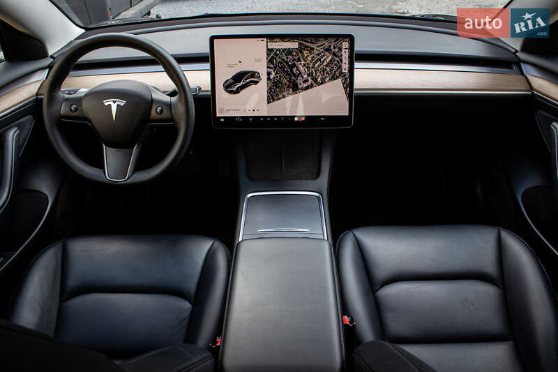 Седан Tesla Model 3 2022 в Львове