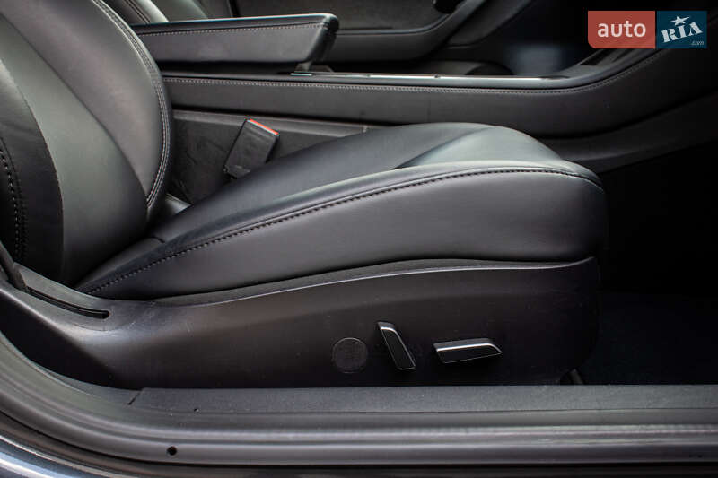 Седан Tesla Model 3 2022 в Львове