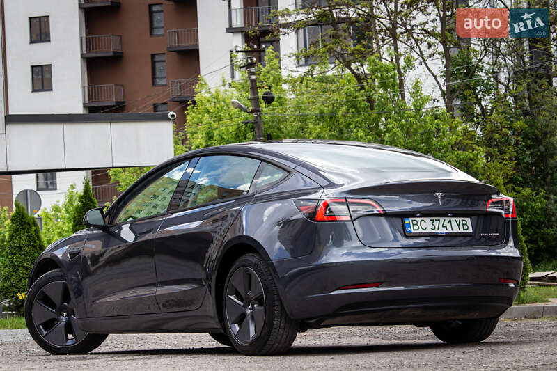 Седан Tesla Model 3 2022 в Львове