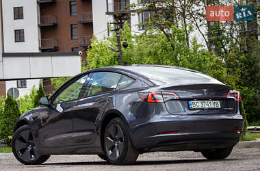 Седан Tesla Model 3 2022 в 