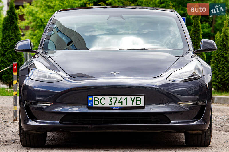 Седан Tesla Model 3 2022 в Львове