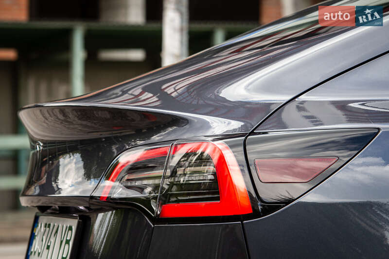 Седан Tesla Model 3 2022 в Львове