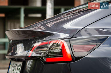Седан Tesla Model 3 2022 в 