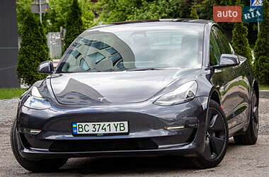 Седан Tesla Model 3 2022 в Львове