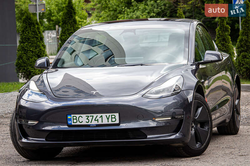 Седан Tesla Model 3 2022 в Львове