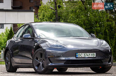 Седан Tesla Model 3 2022 в Львові