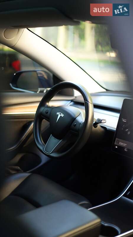 Седан Tesla Model 3 2019 в Дніпрі