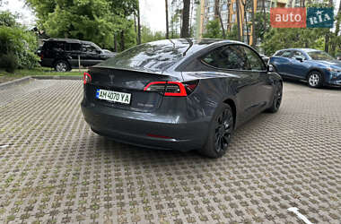 Седан Tesla Model 3 2021 в 