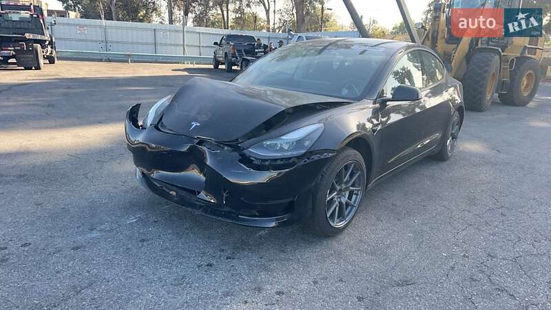 Седан Tesla Model 3 2022 в 