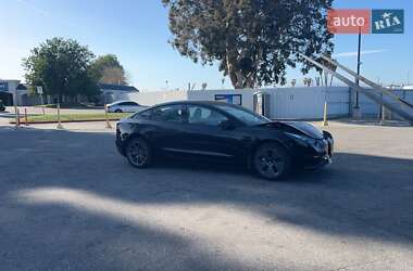 Седан Tesla Model 3 2022 в 