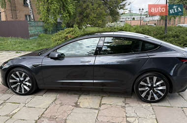 Седан Tesla Model 3 2024 в 