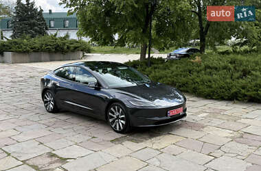Седан Tesla Model 3 2024 в 