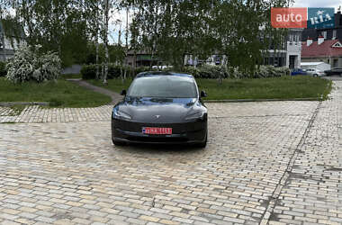 Седан Tesla Model 3 2024 в 