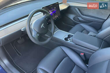 Седан Tesla Model 3 2023 в 