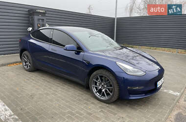Седан Tesla Model 3 2023 в 