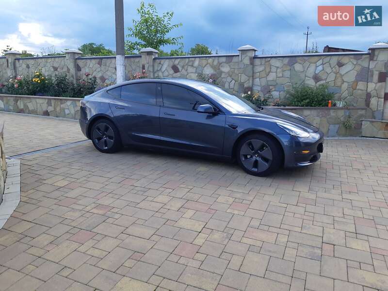 Седан Tesla Model 3 2020 в Івано-Франківську
