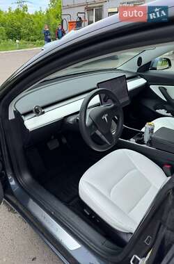 Седан Tesla Model 3 2020 в 